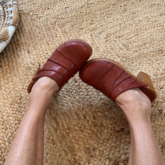 Swedish Hasbeens NWT Cognac Wrinkle Slip Inn Clog Comfortable and Fun Boho ❤️ - Picture 7 of 14